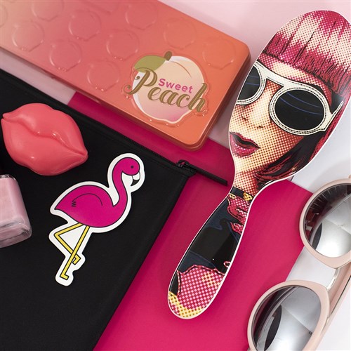 Lady Ra Ra Hairbrush Stylised Photo