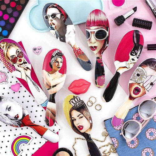Lady Ra Ra Hairbrush Photography