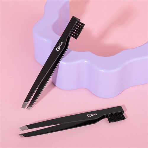 Credo Slant Tweezer With Brush Black